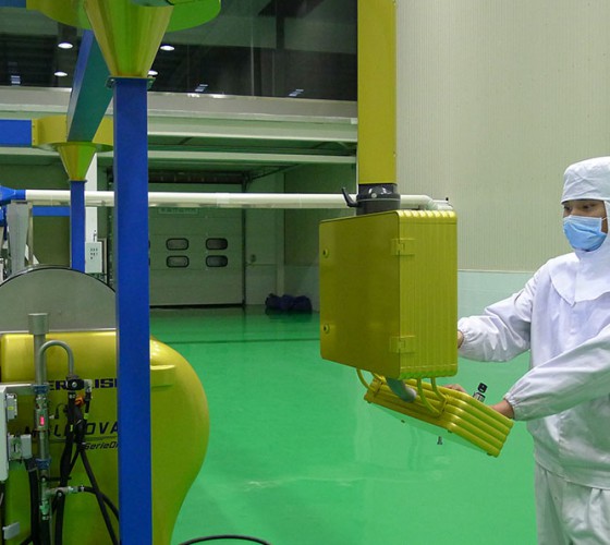 公司擁有三條原裝進(jìn)口冷榨橄欖油加工生產(chǎn)線(xiàn)，兩條德國(guó)福樂(lè)偉和一條意大利貝亞雷斯單一品種生產(chǎn)線(xiàn)，日加工鮮果能力達(dá)560噸，通過(guò)低溫純物理冷榨最大..